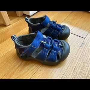 Keen sandals toddler size 7